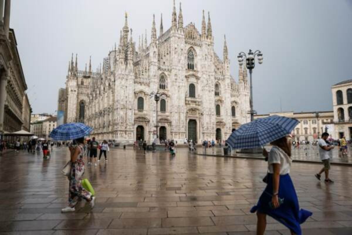 Caldo e temporali da Nord a Sud, bollino giallo in 10 città: da lunedì torna l’afa con 41°C Caldo e temporali da Nord a Sud, bollino giallo in 10 città: da lunedì torna l’afa con 41°C