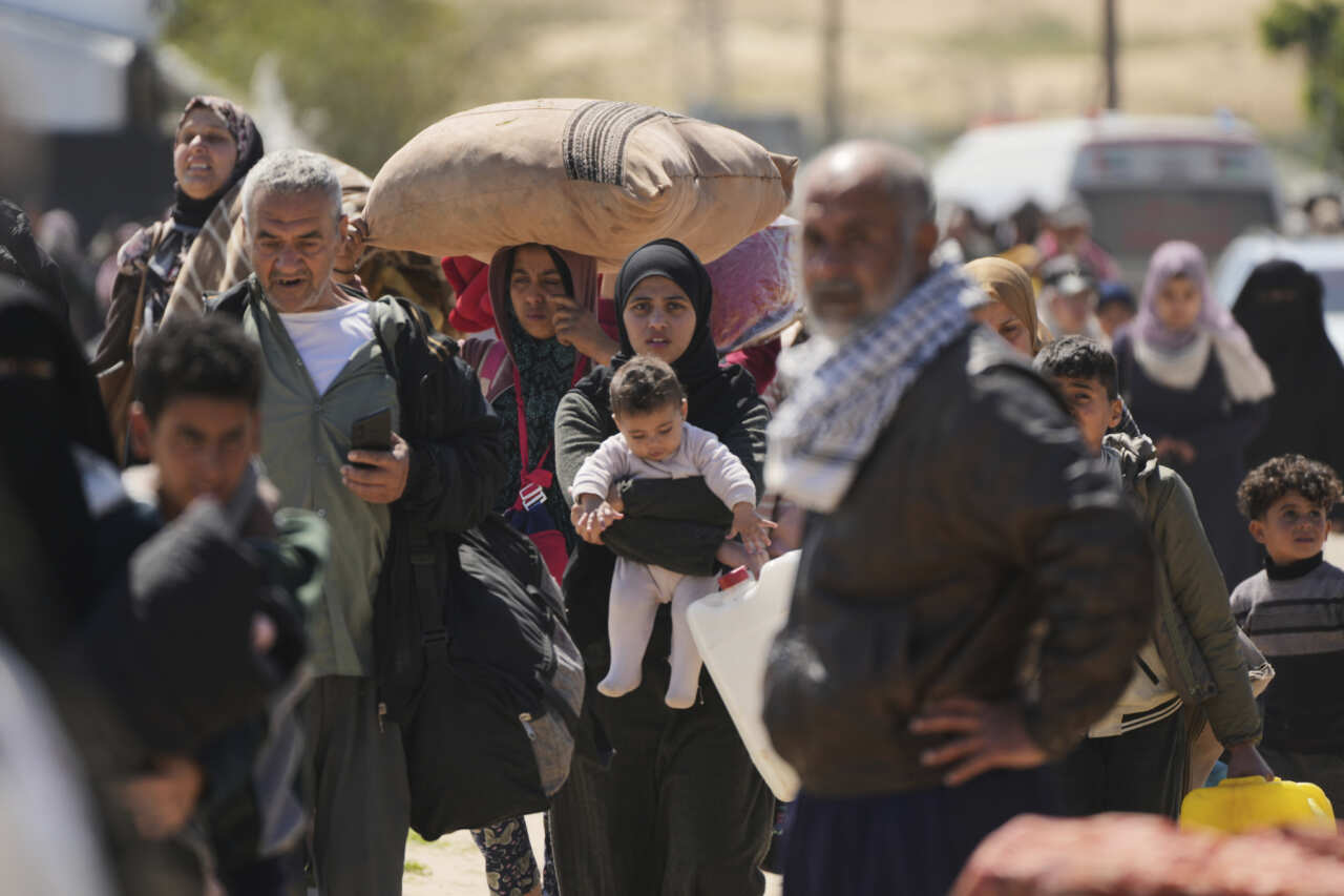 Gaza fuori controllo, 27 morti nei raid israeliani. In aumento le vittime morte per fame Gaza fuori controllo, 27 morti nei raid israeliani. In aumento le vittime morte per fame