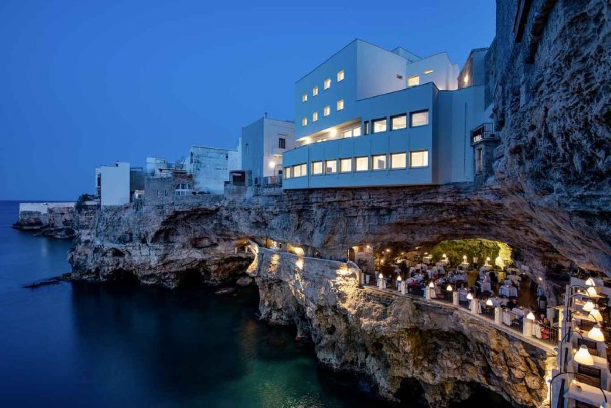 Galleria foto 'Polignano, cessata la collaborazione tra chef Ruggieri e Grotta Palazzese: «Obiettivi raggiunti con reciproca soddisfazione»' - foto 1