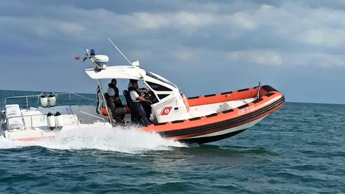 Taranto, proseguono le ricerche di tre uomini scomparsi in mare: erano usciti in barca e non sono tornati Taranto, proseguono le ricerche di tre uomini scomparsi in mare: erano usciti in barca e non sono tornati