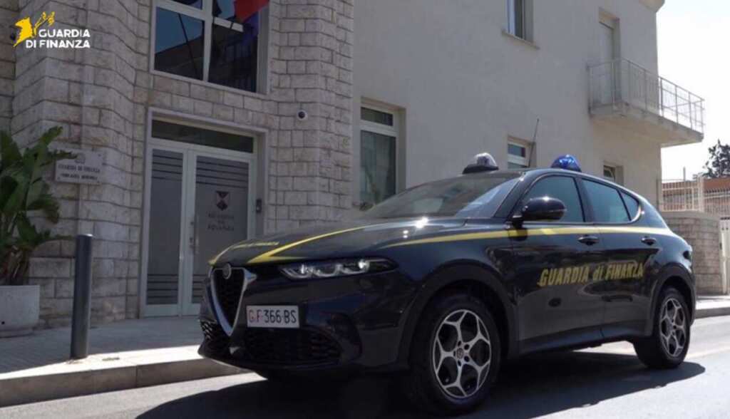 Galleria foto 'Monopoli, società d’abbigliamento evade il fisco per oltre 1,7 milioni di euro: scatta il sequestro' - foto 1