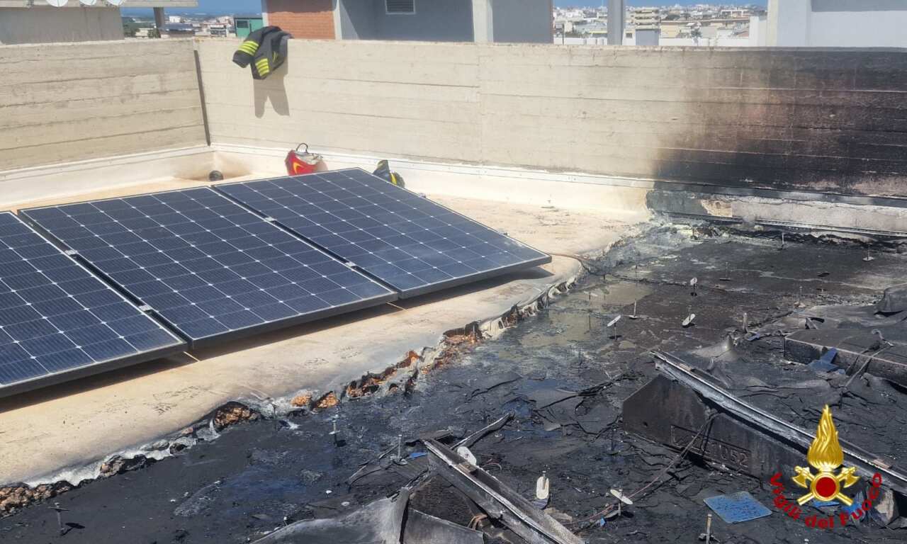 Incendio all’Hotel Federiciano di Valenzano: in fiamme la coibentazione del tetto della struttura – FOTO