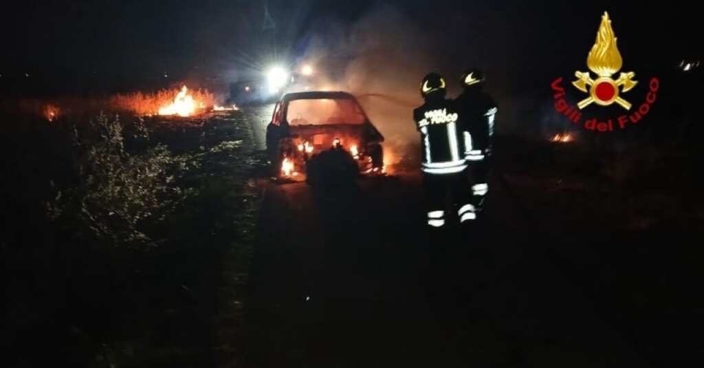 Galleria foto 'Incendi nel Brindisino, due auto distrutte dalle fiamme nel capoluogo e a Francavilla Fontana' - foto 1