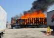 Bari, tir in fiamme all’ingresso del porto: fumo nero visibile in più punti della città. Intervengono i vigili del fuoco – FOTO