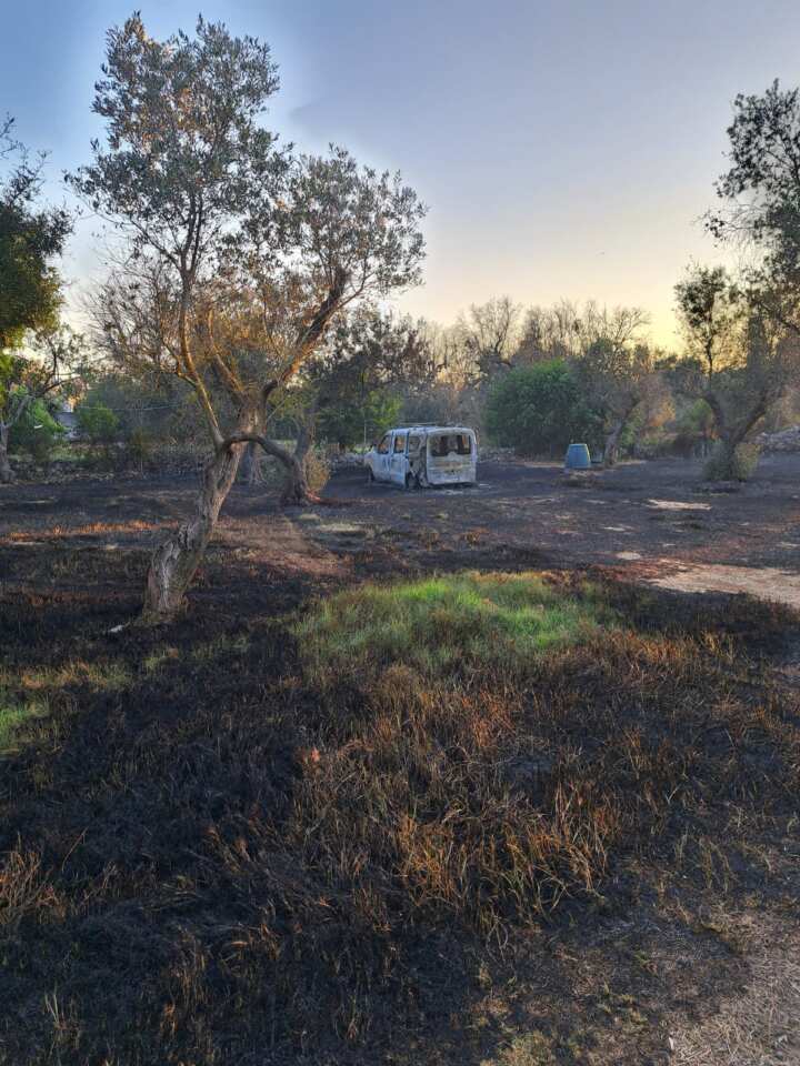 Incendi a Nardò, prevenzione e comportamenti responsabili: l’appello della polizia locale – FOTO