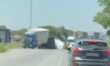 Bari, si ribalta il rimorchio di un camion e perde il carico: traffico in tilt sulla strada statale 96