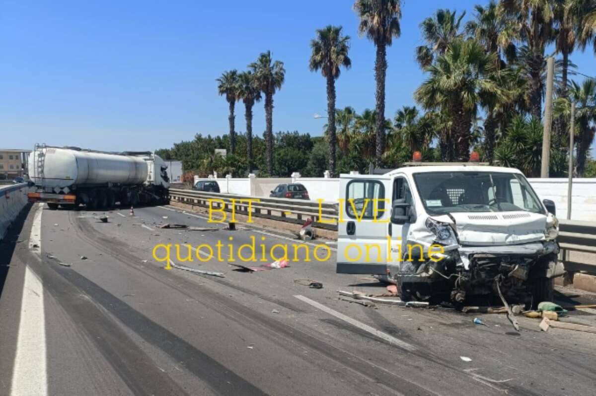 Grave incidente sulla Ss 16, tir investe furgone Anas all’altezza di Fasano: un ferito. Statale bloccata