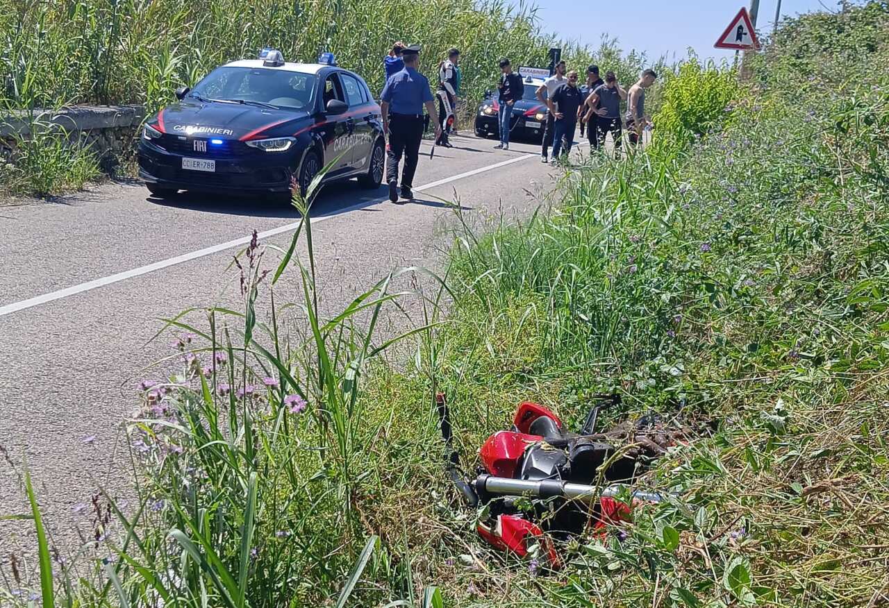 Incidente a Tricase, perde il controllo della moto dopo l’urto con un’auto: muore un 62enne Incidente a Tricase, perde il controllo della moto dopo l’urto con un’auto: muore un 62enne