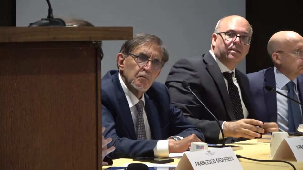 Bari, il presidente del Senato La Russa ricorda Tatarella. E sulle regionali: «Spero vinca il centrodestra» Bari, il presidente del Senato La Russa ricorda Tatarella. E sulle regionali: «Spero vinca il centrodestra»