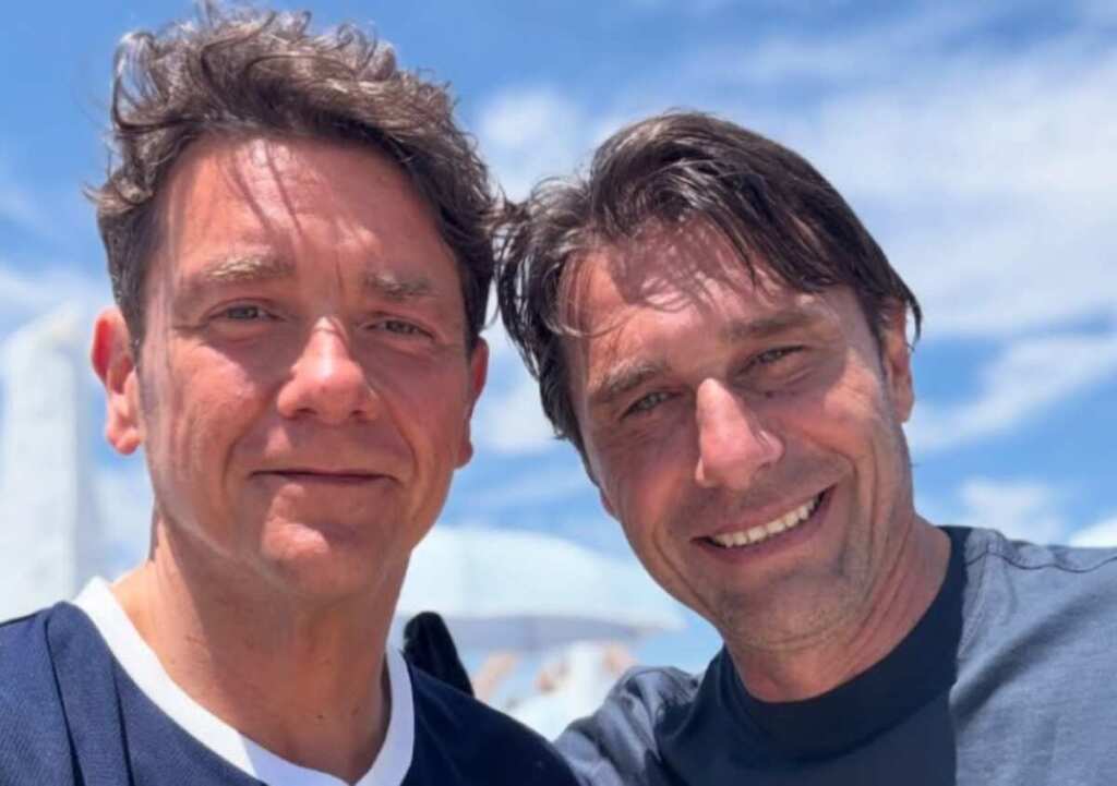 Galleria foto 'Antonio Conte in vacanza nel suo Salento: relax a Porto Cesareo in attesa del calendario del Napoli' - foto 1