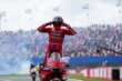 MotoGP ad Assen, Marc Marquez trionfa davanti a Bezzecchi e Bagnaia. Fuori Alex per infortunio