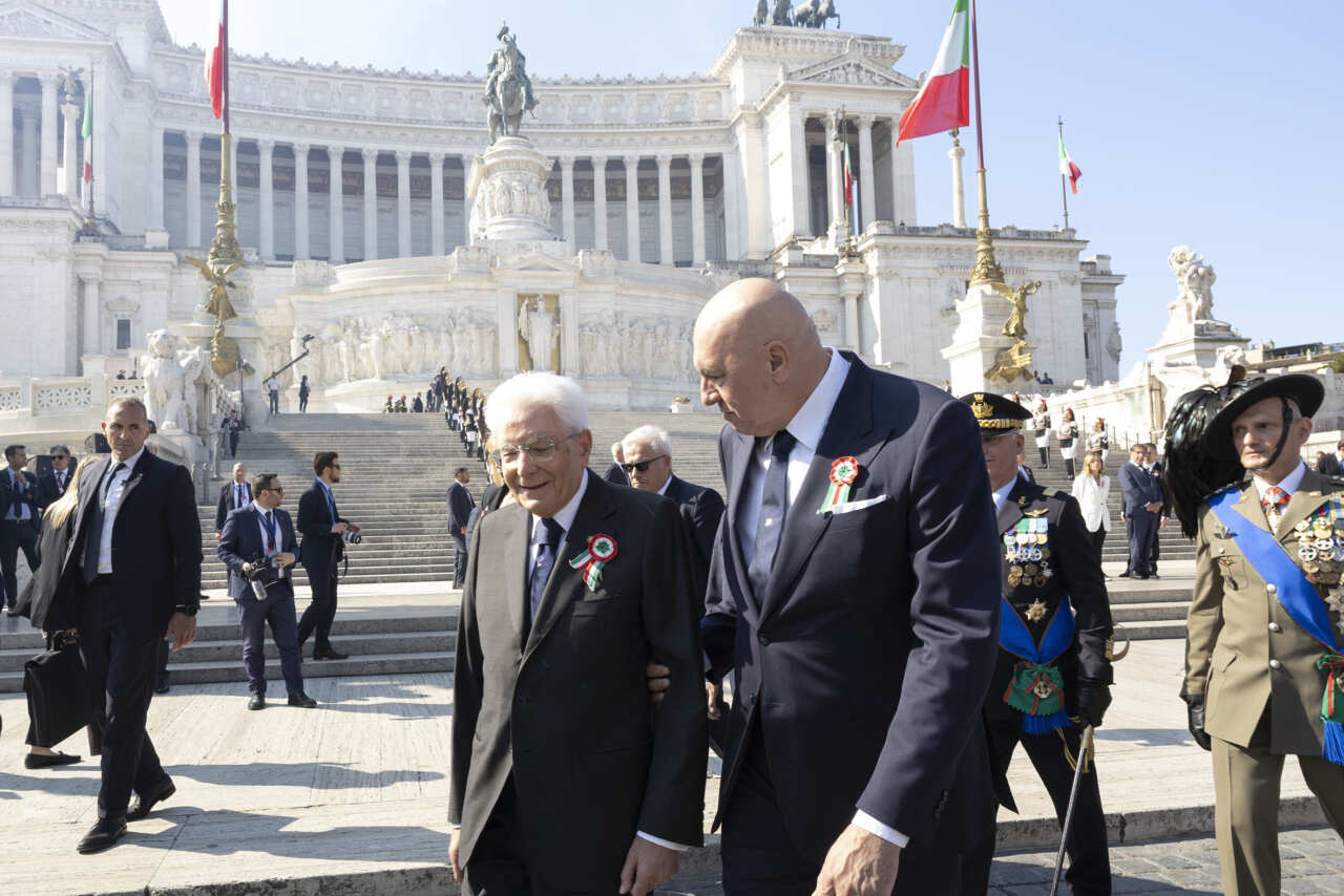 Festa della Repubblica, Mattarella: «L’Italia scelse libertà, democrazia e pace». Meloni: «Siamo un popolo fiero» Festa della Repubblica, Mattarella: «L’Italia scelse libertà, democrazia e pace». Meloni: «Siamo un popolo fiero»
