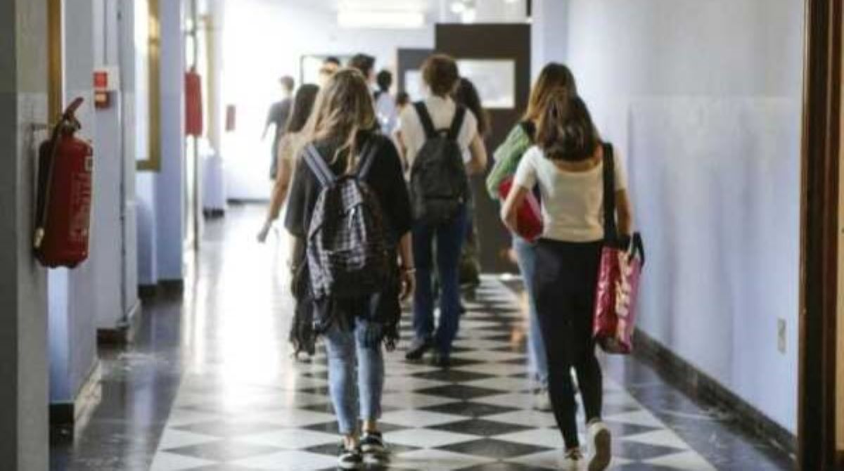 Esami di maturità, i voti migliori al Sud: in Calabria, Puglia e Sicilia il maggior numero di lodi Esami di maturità, i voti migliori al Sud: in Calabria, Puglia e Sicilia il maggior numero di lodi