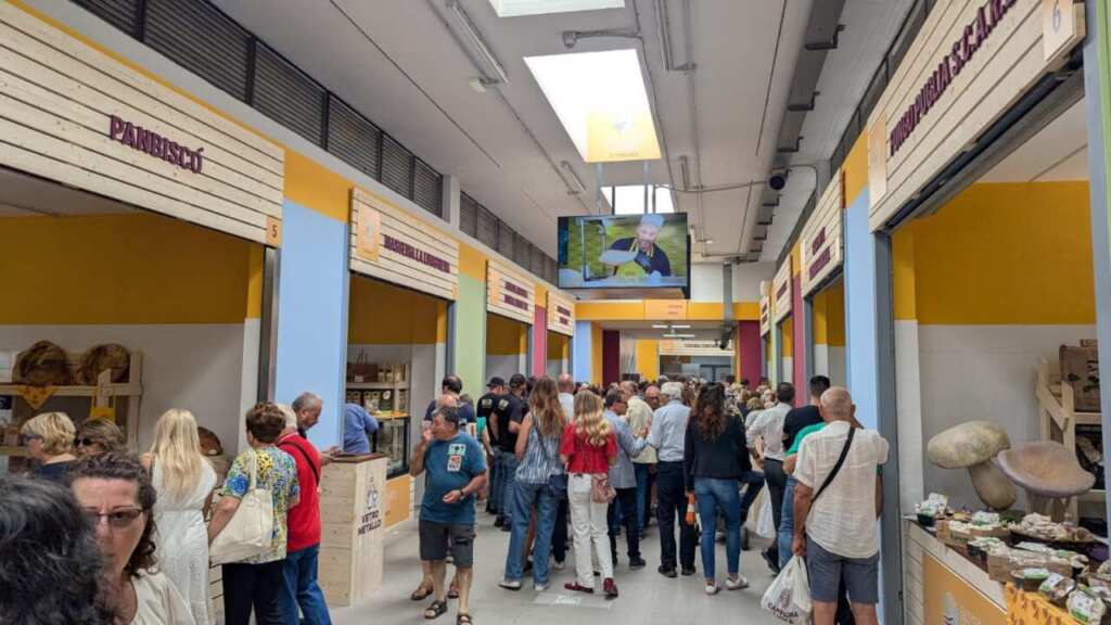 Galleria foto 'Inaugurato il Mercato contadino Coldiretti a Bari: un nuovo hub del cibo locale in via Amendola – VIDEO' - foto 7