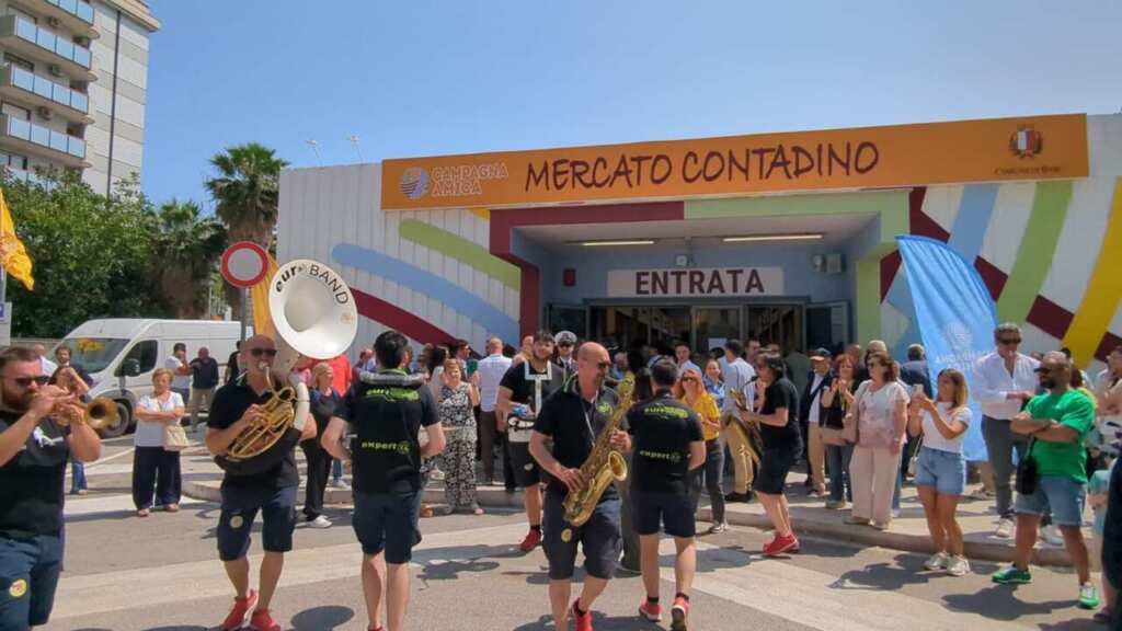 Galleria foto 'Inaugurato il Mercato contadino Coldiretti a Bari: un nuovo hub del cibo locale in via Amendola – VIDEO' - foto 9