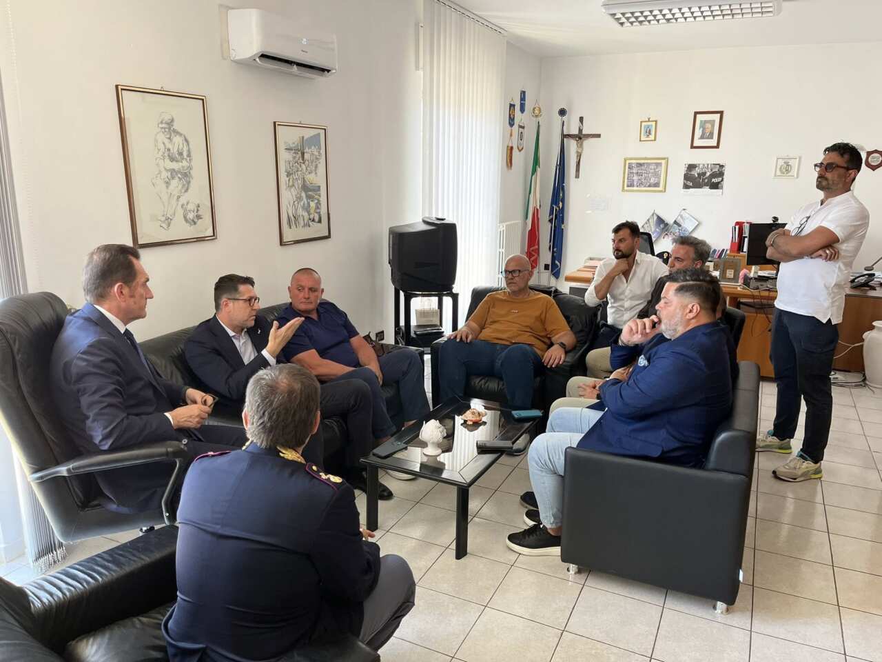 Galleria foto 'Carabiniere ucciso in Puglia, Molteni incontra gli agenti indagati: «Introdurremo bodycam sulle divise»' - foto 1