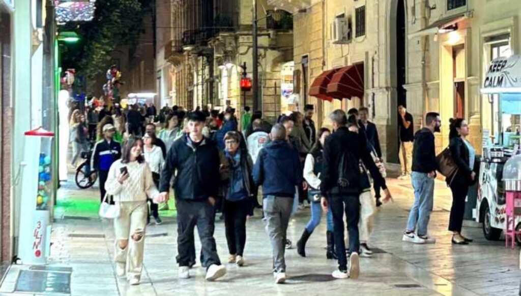 Galleria foto 'Lecce, bocciata l’ordinanza anti-movida: «Disparità illogica. Riguardava solo due strade»' - foto 1
