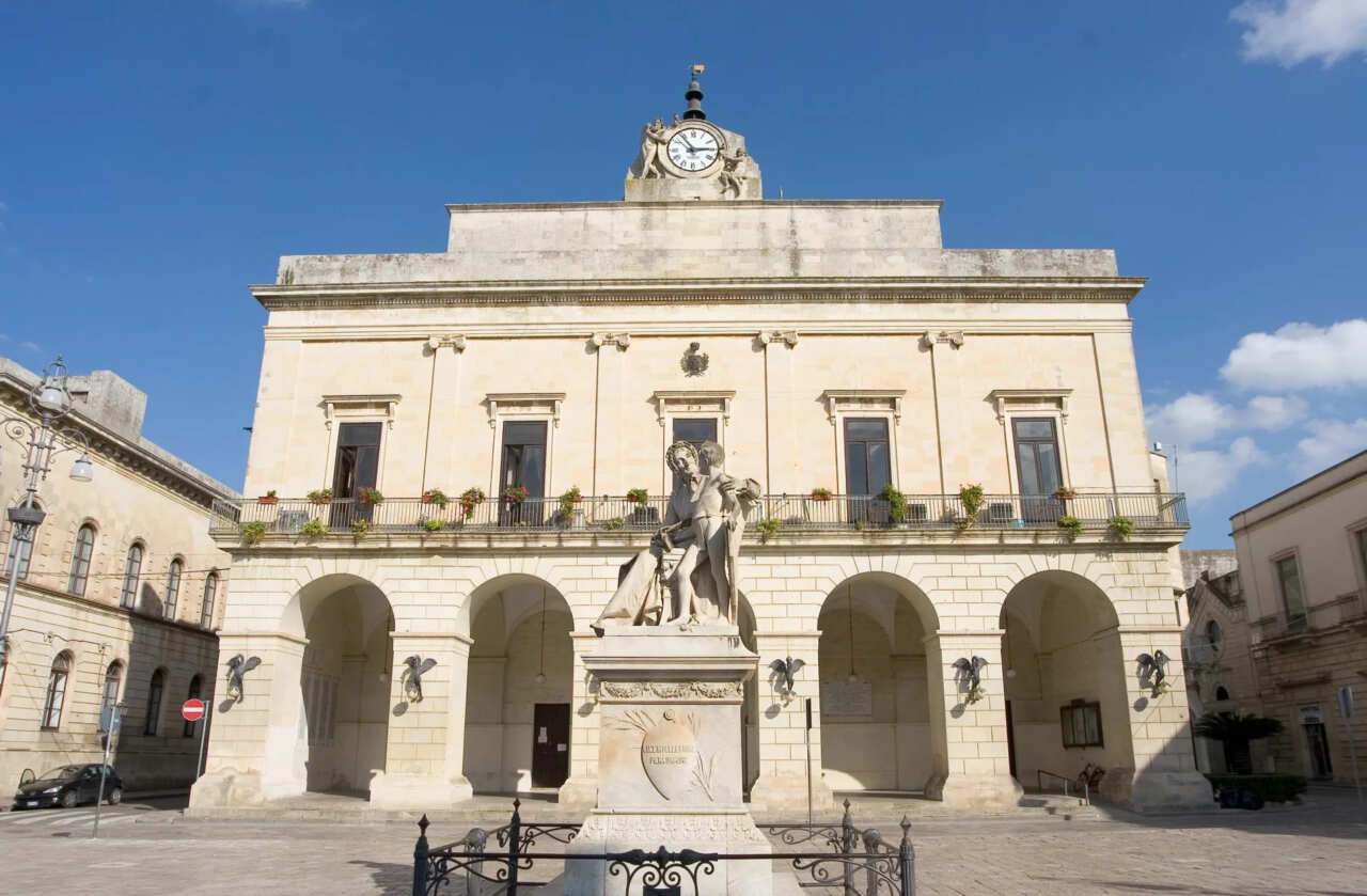 Maglie, agente della polizia locale aggredito da due persone? La replica: «Abbiamo difeso mamma»
