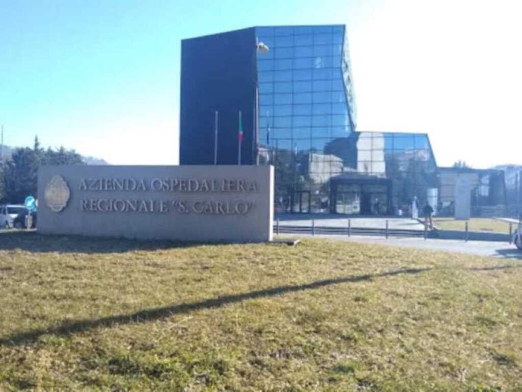 Galleria foto 'Tito, operaio 35enne schiacciato da una pressa: è ricoverato in condizioni gravissime' - foto 1