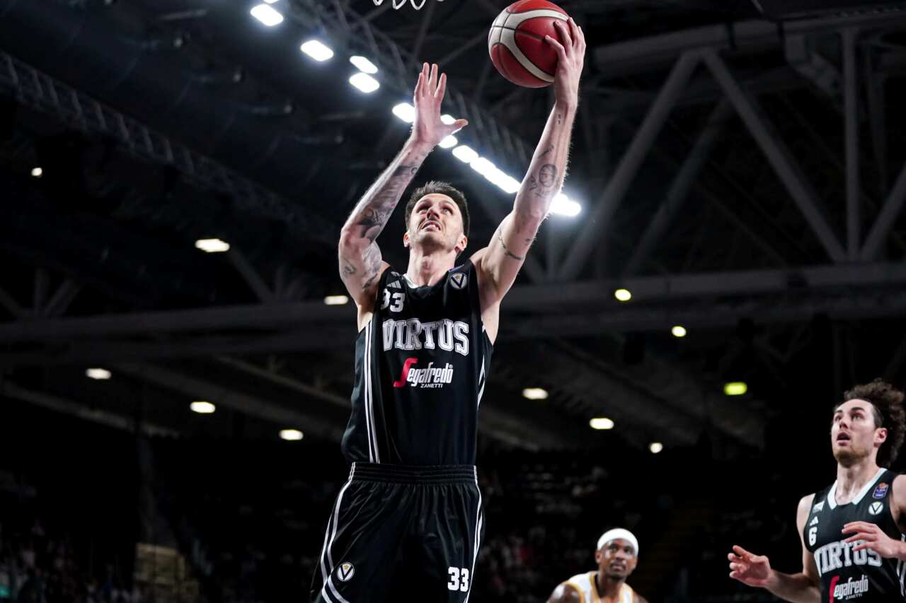 Galleria foto 'Basket, Polonara della Virtus Bologna affetto da leucemia mieloide' - foto 1