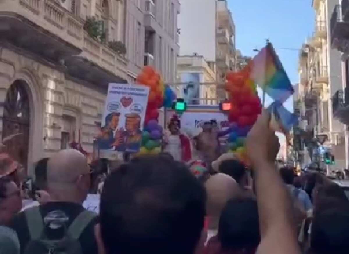 Galleria foto 'Bari Pride 2025: in migliaia da Piazza Umberto «per diritti, pace e solidarietà alla Palestina» – VIDEO' - foto 1