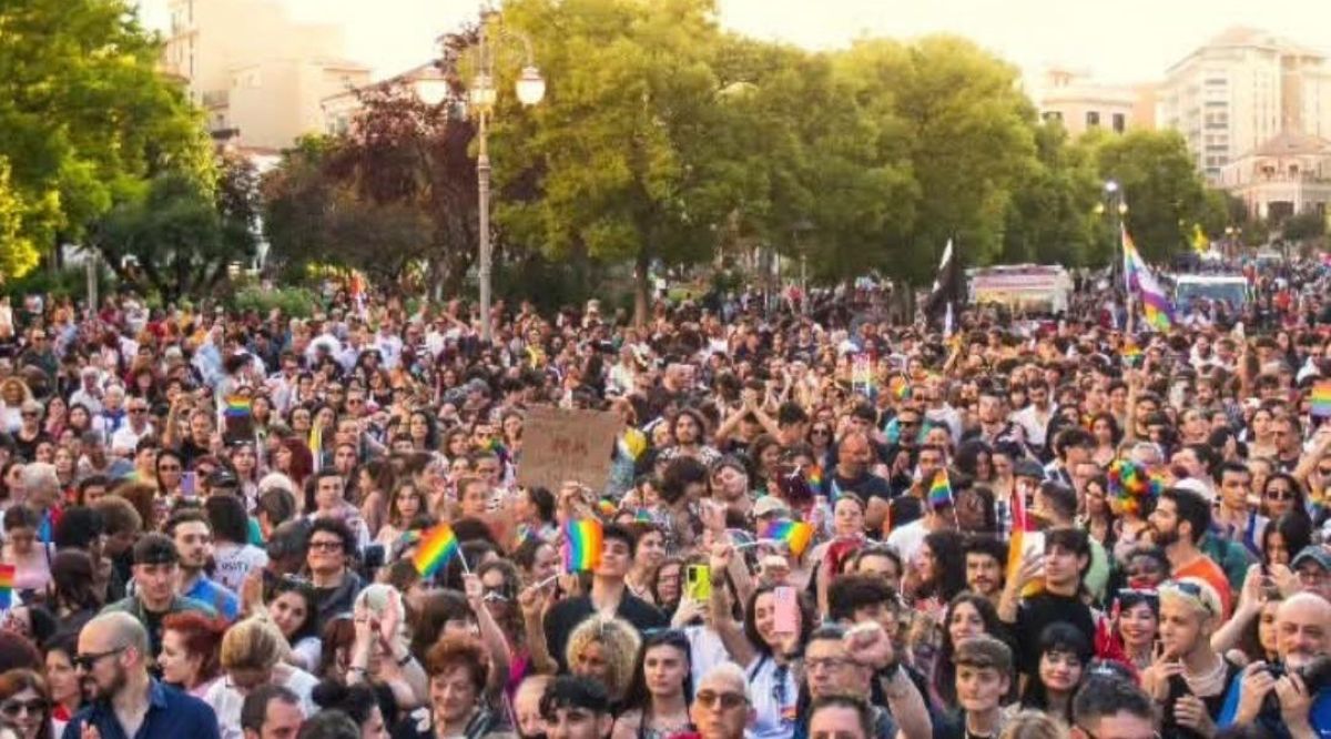 Vannacci e «i signori del Pride» in guerra, Arcigay Foggia: «Parole imbarazzanti e inaccettabili» Vannacci e «i signori del Pride» in guerra, Arcigay Foggia: «Parole imbarazzanti e inaccettabili»