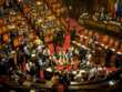 Dl Sicurezza, protesta delle opposizioni nell’aula del Senato: La Russa sospende la seduta