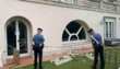 Tragedia sfiorata a Roma, sei ragazzi precipitano da cinque metri mentre si fanno un selfie: tutti feriti