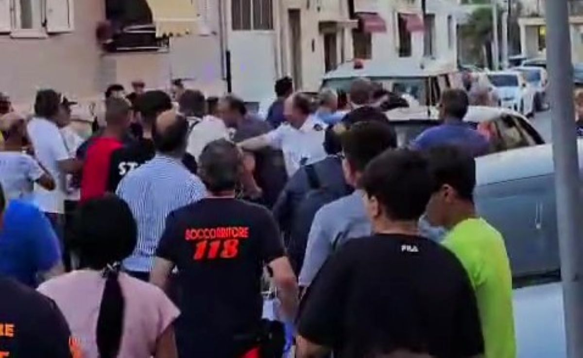 Galleria foto 'Orta Nova, maxi rissa dopo un incidente stradale: colpiti anche agenti della polizia locale – VIDEO' - foto 1