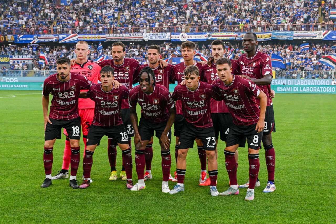 Galleria foto 'Serie B, 10 giocatori della Salernitana affetti da intossicazione alimentare dopo la gara con la Sampdoria' - foto 1