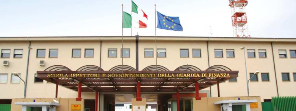 Galleria foto 'L’Aquila, finanziere indagato per violenza sessuale: avrebbe abusato di un’allieva tarantina' - foto 1