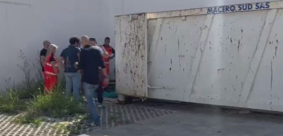 Lecce, senzatetto trovato morto vicino a un container per i rifiuti: disposta l’autopsia