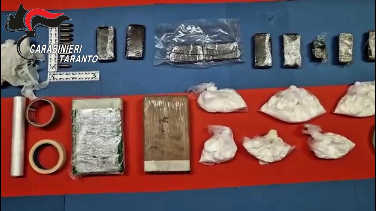 Galleria foto 'Castellaneta, 50enne nasconde 5 chili di droga: avrebbero fruttato 300mila euro nelle piazze di spaccio – VIDEO' - foto 1