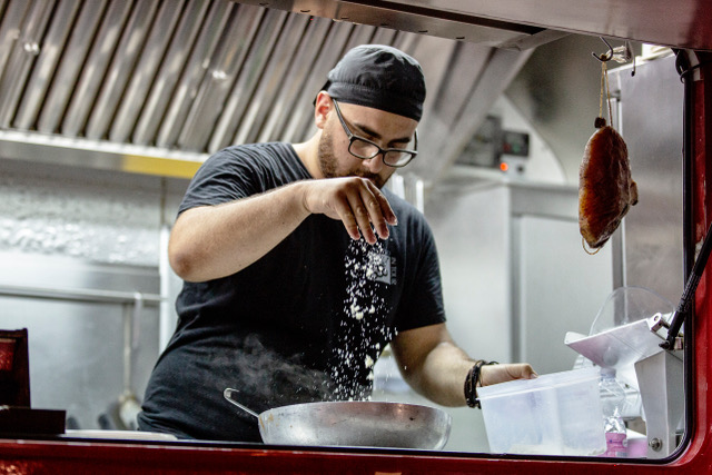 Galleria foto 'L’International Street Food torna a Bari: un viaggio gastronomico tra gli stand in Largo Giannella – FOTO' - foto 11