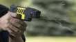 Fermati col taser dai carabinieri, due morti a Olbia e Genova: polemiche sull’uso dell’arma