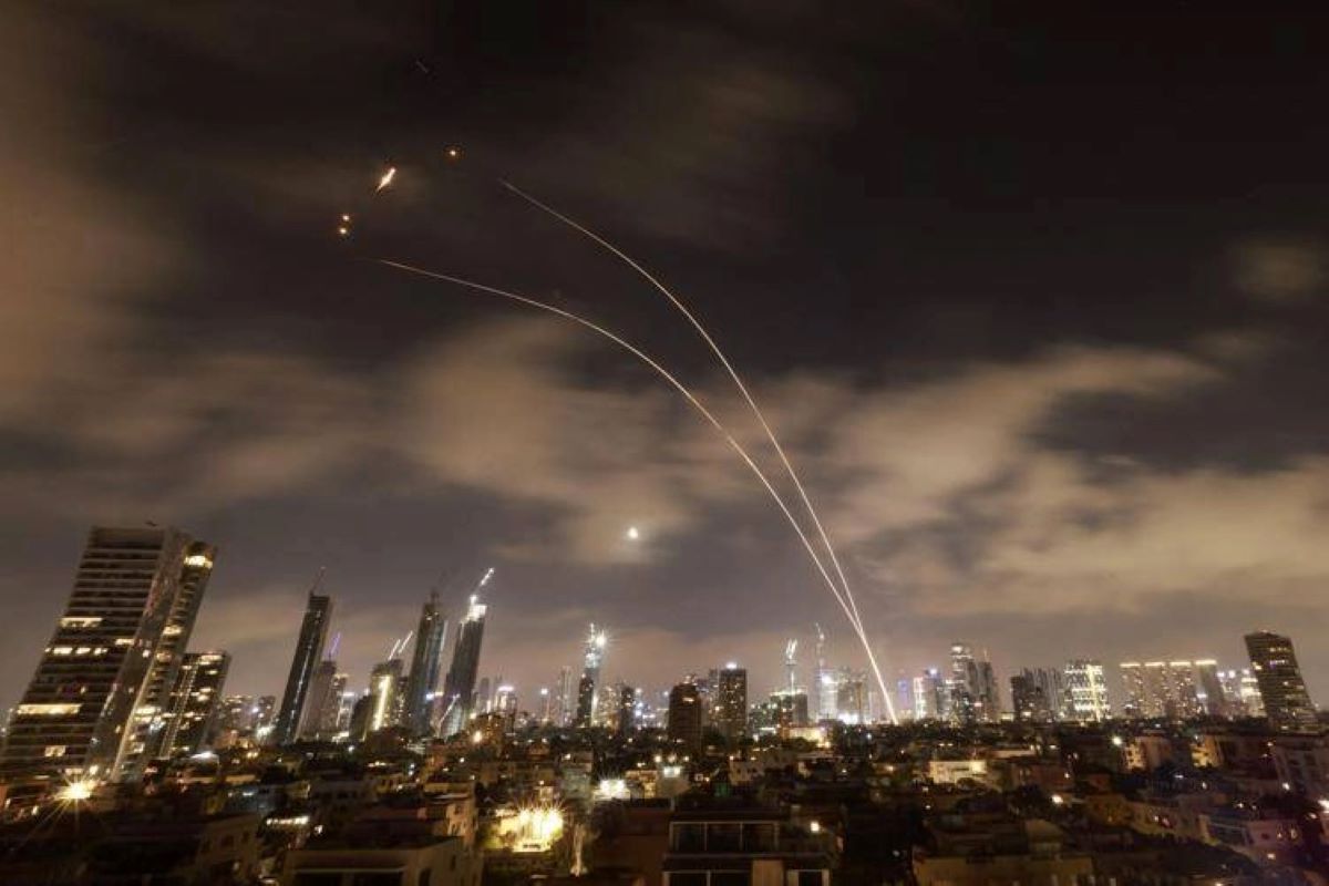 Teheran mostra i muscoli: missili in volo e la carta “Hormuz” per le future trattative Teheran mostra i muscoli: missili in volo e la carta “Hormuz” per le future trattative