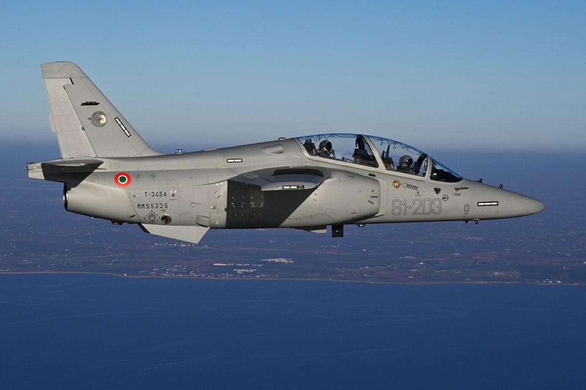 Galatina, un nuovo velivolo addestratore entra in servizio nella Scuola dell’Aeronautica
