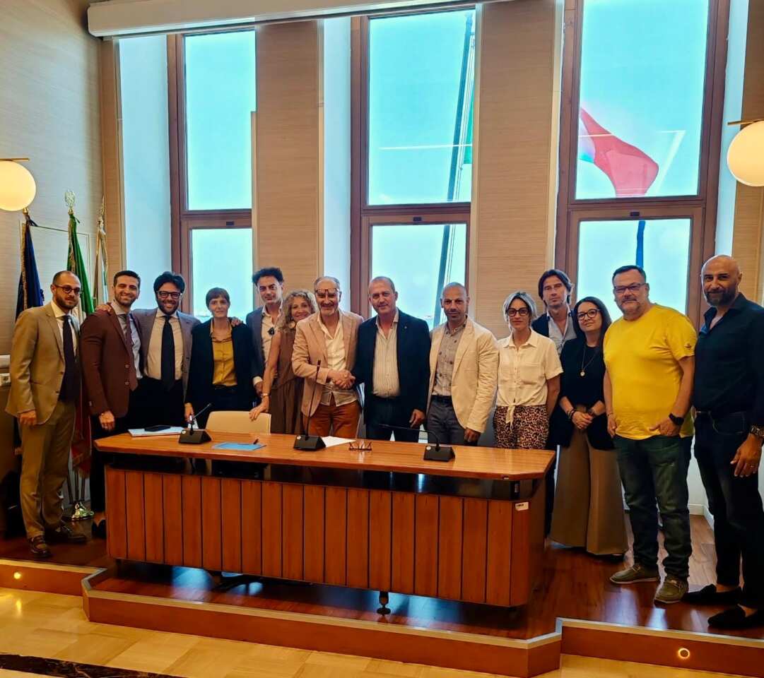 Galleria foto 'Accordo siglato per BariBlu: ricollocati tutti i 48 lavoratori del centro commerciale di Triggiano' - foto 1