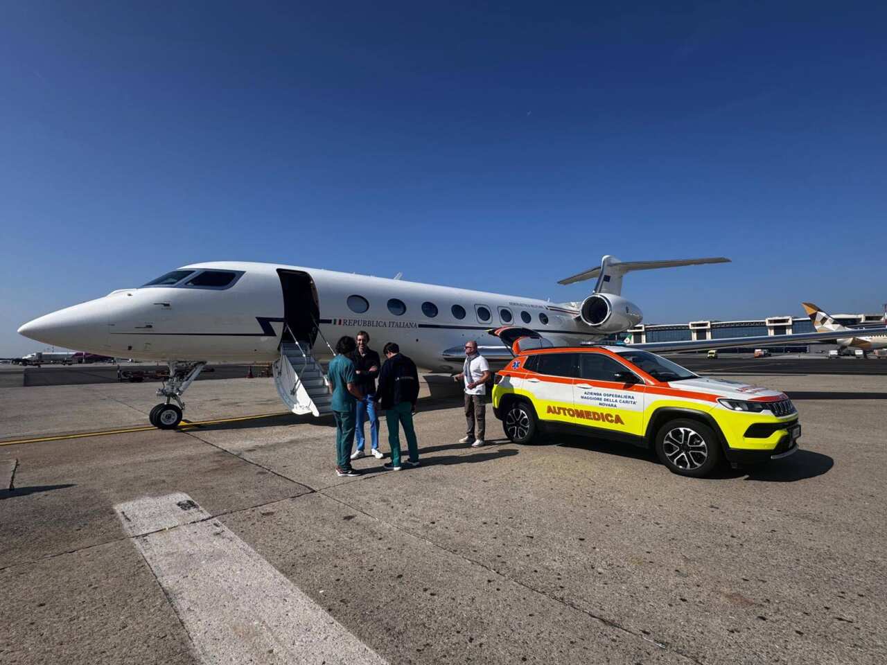Galleria foto 'Volo salva-vita dell’Aeronautica: equipe medica da Bari a Milano per un espianto organi con successo' - foto 1