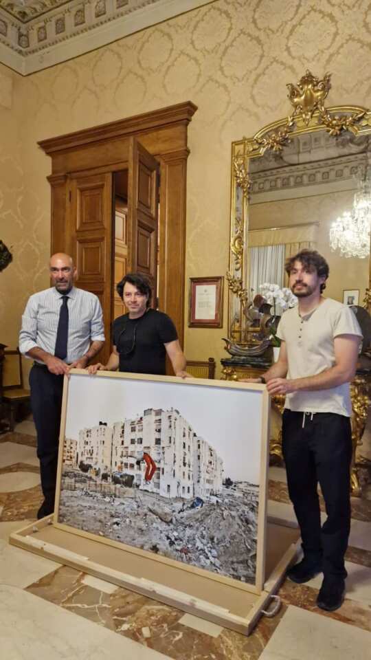 Gaza, a Palazzo di Città a Bari una foto scattata a Khan Younis: «L’arte è un atto politico» Gaza, a Palazzo di Città a Bari una foto scattata a Khan Younis: «L’arte è un atto politico»