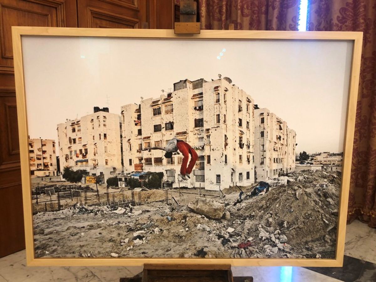 Gaza, a Palazzo di Città a Bari una foto scattata a Khan Younis: «L’arte è un atto politico» Gaza, a Palazzo di Città a Bari una foto scattata a Khan Younis: «L’arte è un atto politico»