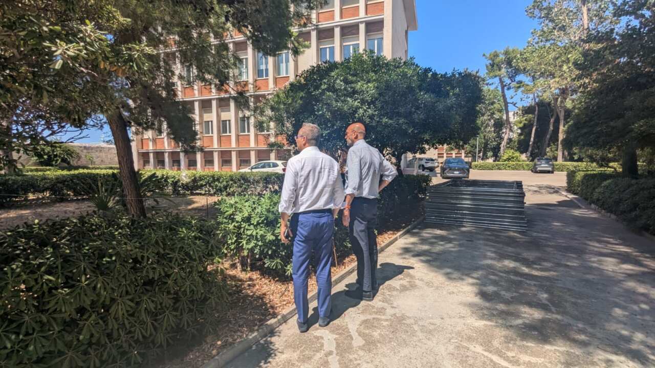 Galleria foto 'Bari, via ai lavori al Parco del Castello: «Presto aperta al pubblico un’area verde sul lungomare De Tullio» – FOTO' - foto 1