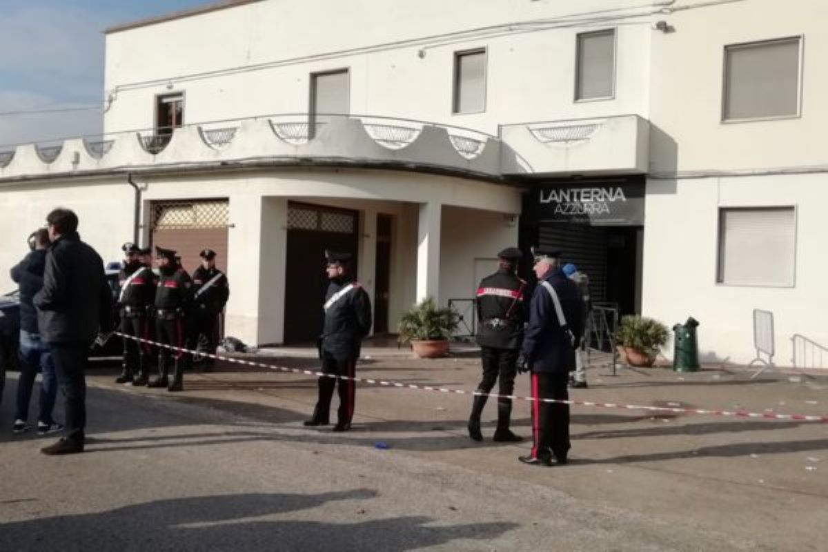 Galleria foto 'Strage di Corinaldo, condannato fugge dopo la laurea: era uscito dal carcere con un permesso premio' - foto 1