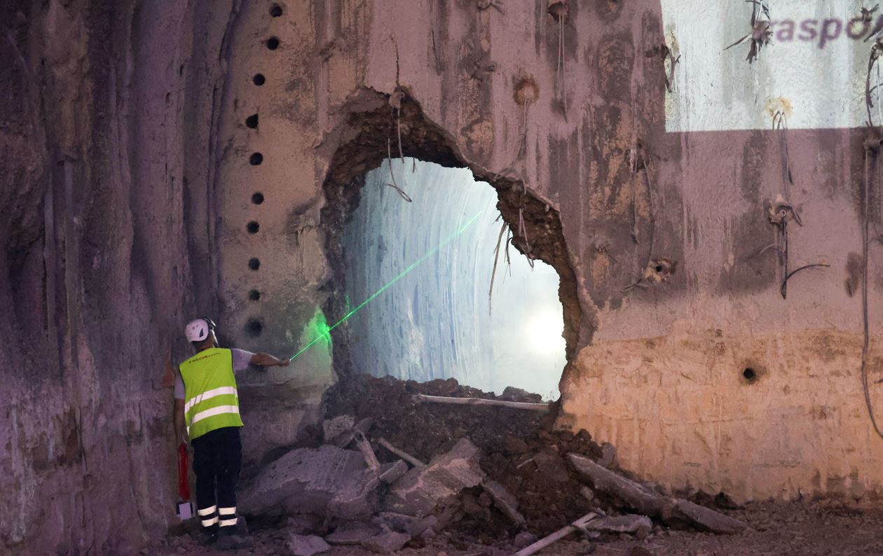 Galleria foto 'Av/Ac Napoli-Bari, completato lo scavo della galleria Ponte e consegnato il cavalcaferrovia sulla sp 106' - foto 1