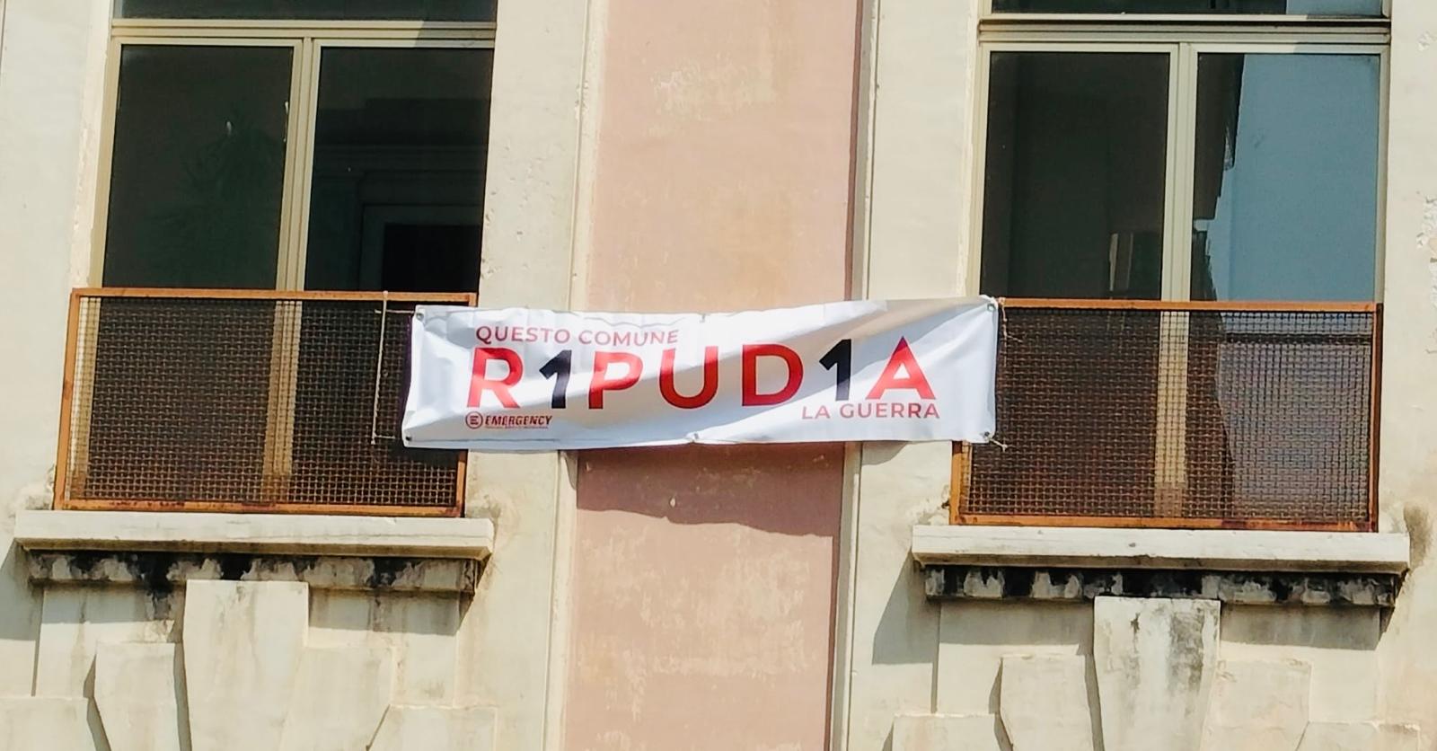 Galleria foto 'Bari “R1PUD1A” la guerra, il Comune e i cinque Municipi aderiscono alla campagna di Emergency' - foto 4