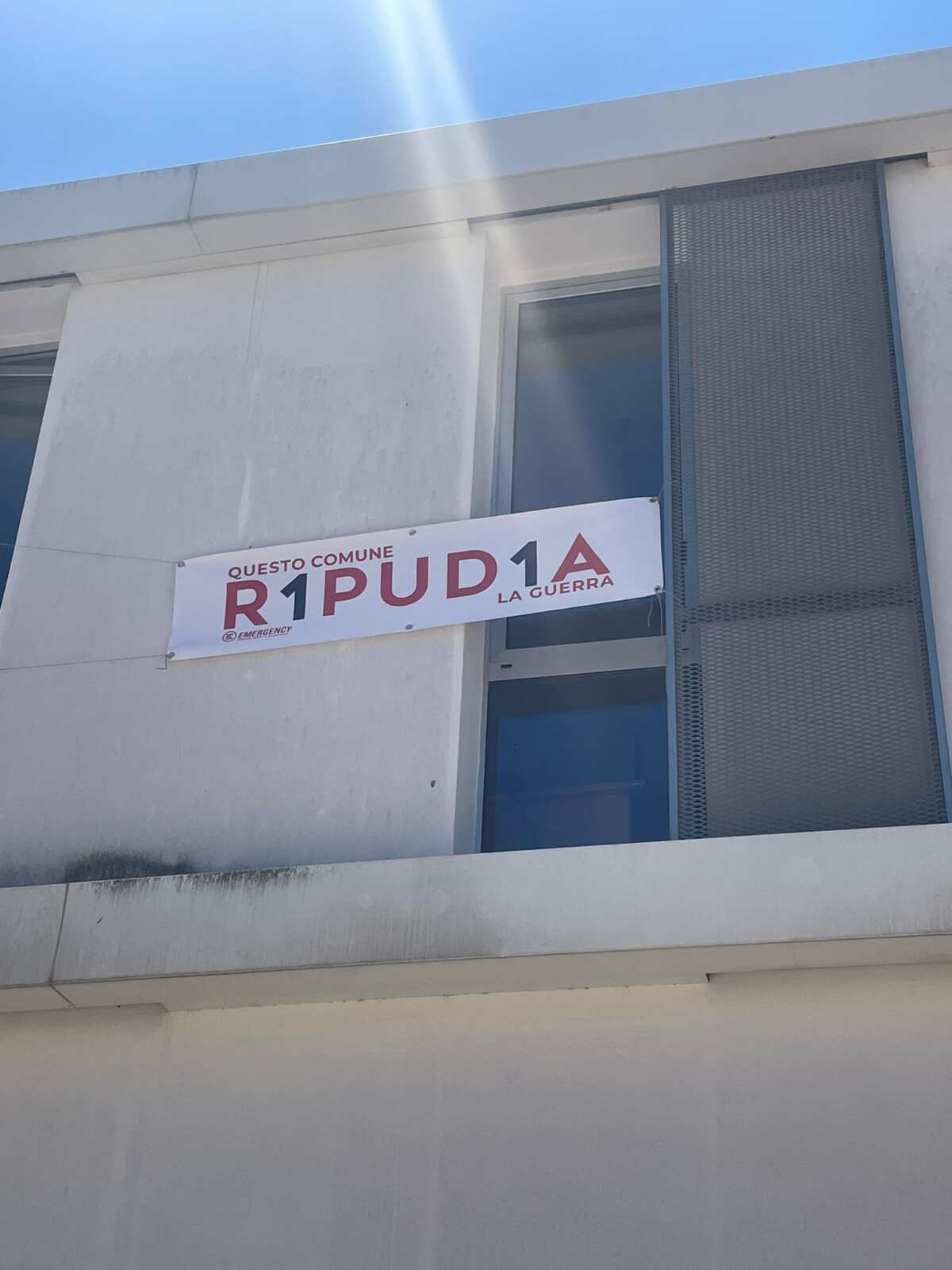 Galleria foto 'Bari “R1PUD1A” la guerra, il Comune e i cinque Municipi aderiscono alla campagna di Emergency' - foto 1