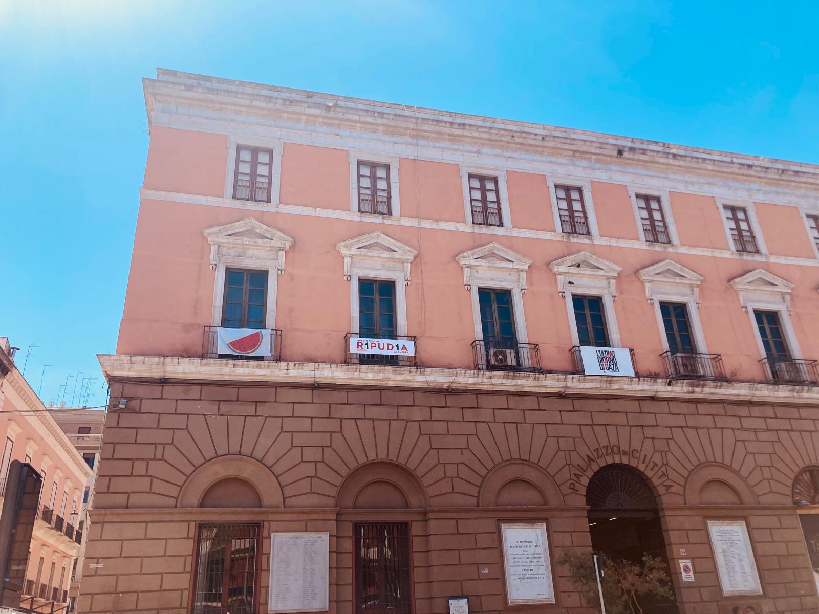 Galleria foto 'Bari “R1PUD1A” la guerra, il Comune e i cinque Municipi aderiscono alla campagna di Emergency' - foto 2