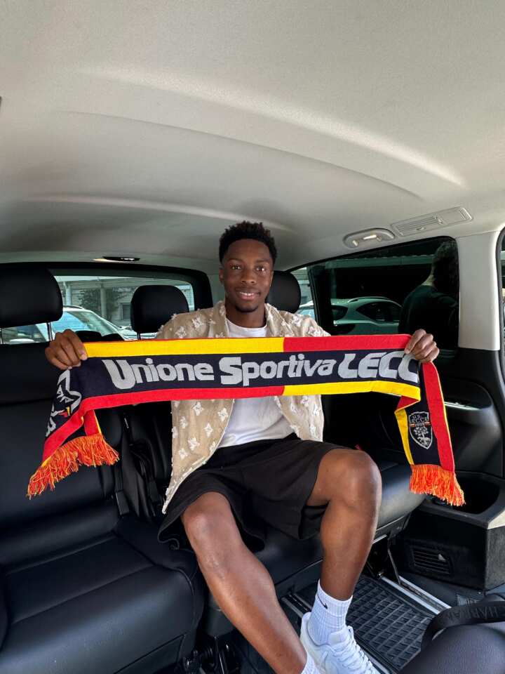 Dalla Ligue 2 alla Serie A, Christ-Owen Kouassi è il primo rinforzo giallorosso: l’arrivo a Lecce – FOTO Dalla Ligue 2 alla Serie A, Christ-Owen Kouassi è il primo rinforzo giallorosso: l’arrivo a Lecce – FOTO