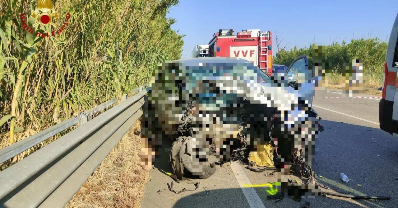 Galleria foto 'Incidente sulla Matera-Metaponto, tragico frontale tra due auto: morti marito e moglie' - foto 1