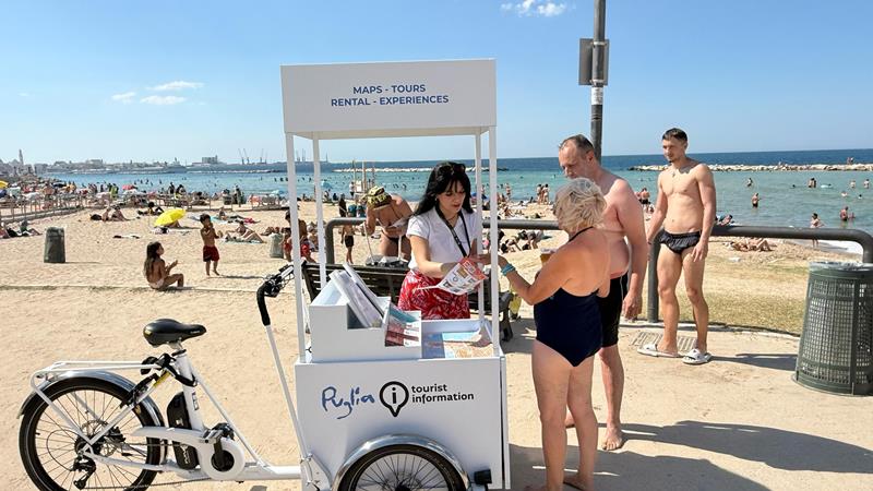 Galleria foto 'Bari potenzia l’accoglienza turistica: via all’Info Point mobile e tour gratuiti per «esperienze autentiche» – FOTO' - foto 3